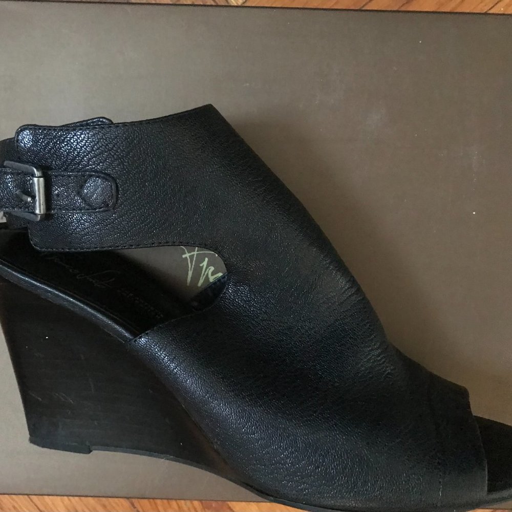 Franco Sarto black wedge leather sandals size 10/41